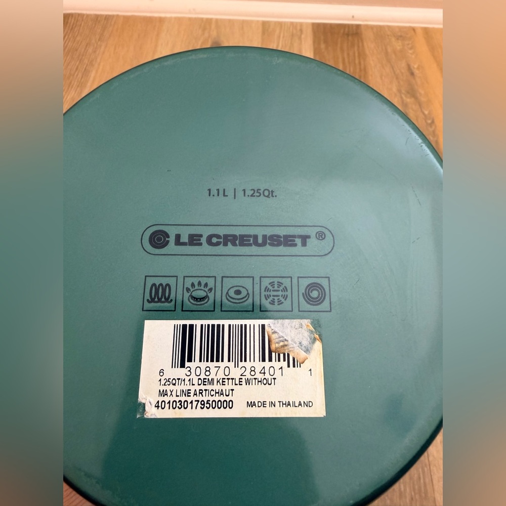 Le Creuset 1.25 Quart Demi Kettle in Artichaut - Picture 7 of 7